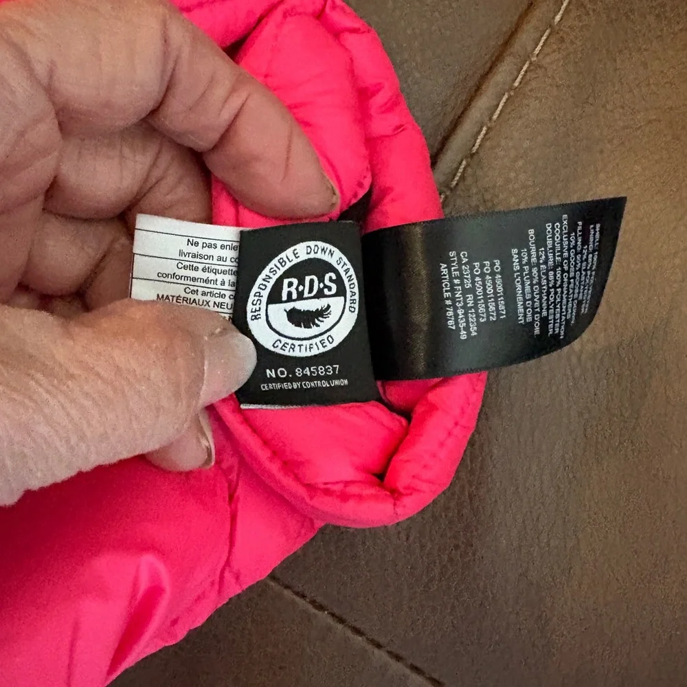 ARITZIA TNA HOT PINK PUFFER MITTENS Gloves Down M/L‎ Medium Large
